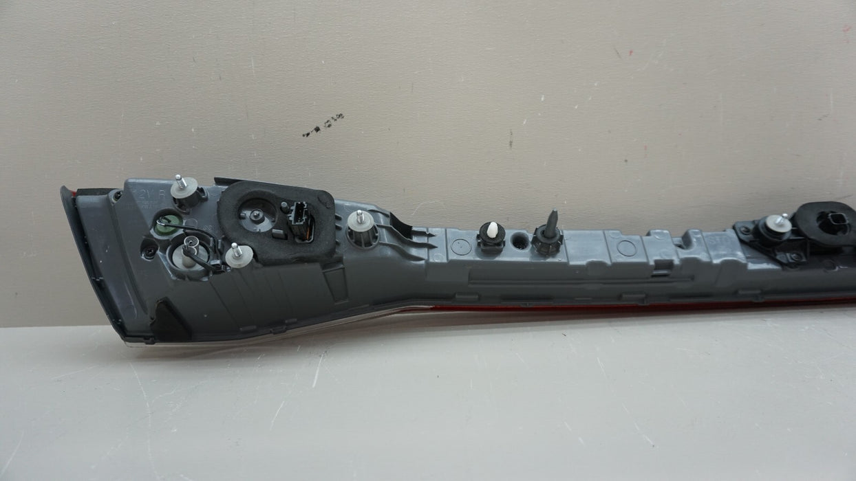 2021-2023 HYUNDAI ELANTRA REAR CENTER TRUNK TAIL LIGHT OEM 92409-AB000