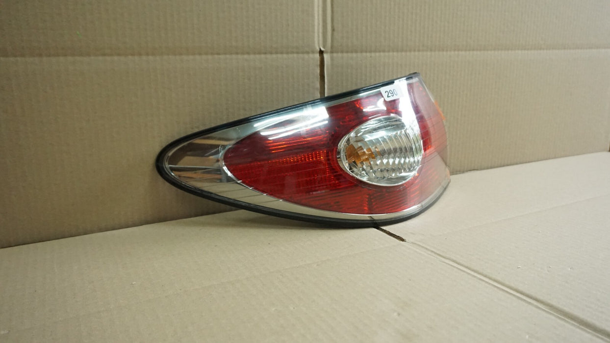 2002-2004 LEXUS ES300 REAR LEFT DRIVER SIDE OUTER TAIL LIGHT LAMP OEM 02 03 04
