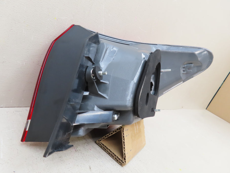 2010-2012 LEXUS ES350 REAR LEFT DRIVER SIDE TAIL LIGHT LAMP HALOGEN OEM