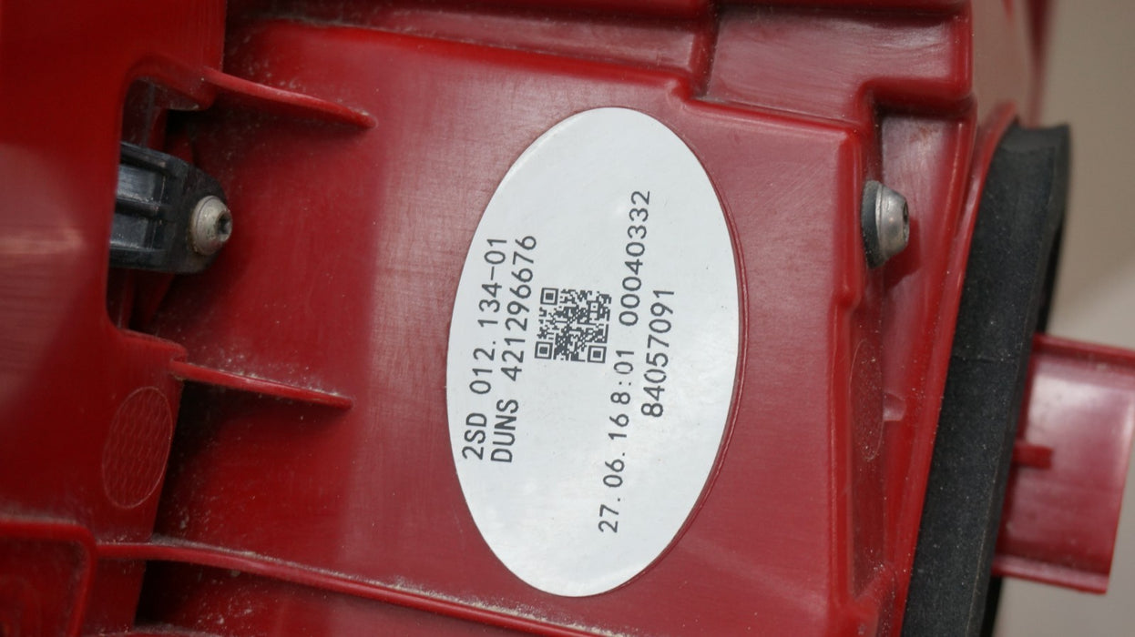 2017-2019 CADILLAC XT5 REAR LEF T DRIVERS SIDE TAIL LIGHT OEM