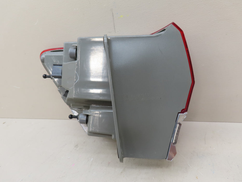 2014-2019 JEEP GRAND CHEROKEE RIGHT TAILLIGHT LAMP OEM P68110016AD