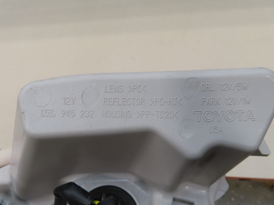 2015-2017 TOYOTA CAMRY RIGHT SIDE TURN SIGNAL OEM