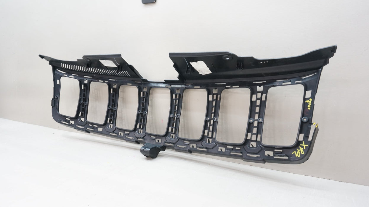 2017-2020 JEEP GRAND CHEROKEE FRONT BUMPER RADIATOR GRILLE OEM