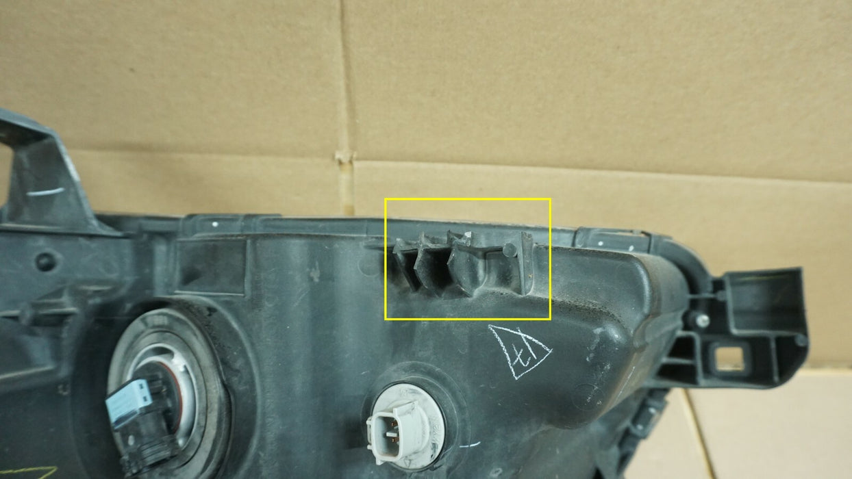 2016-2018 TOYOTA TACOMA LEFT DRIVER SIDE HEADLIGHT HALOGEN LAMP OEM 16 17 18
