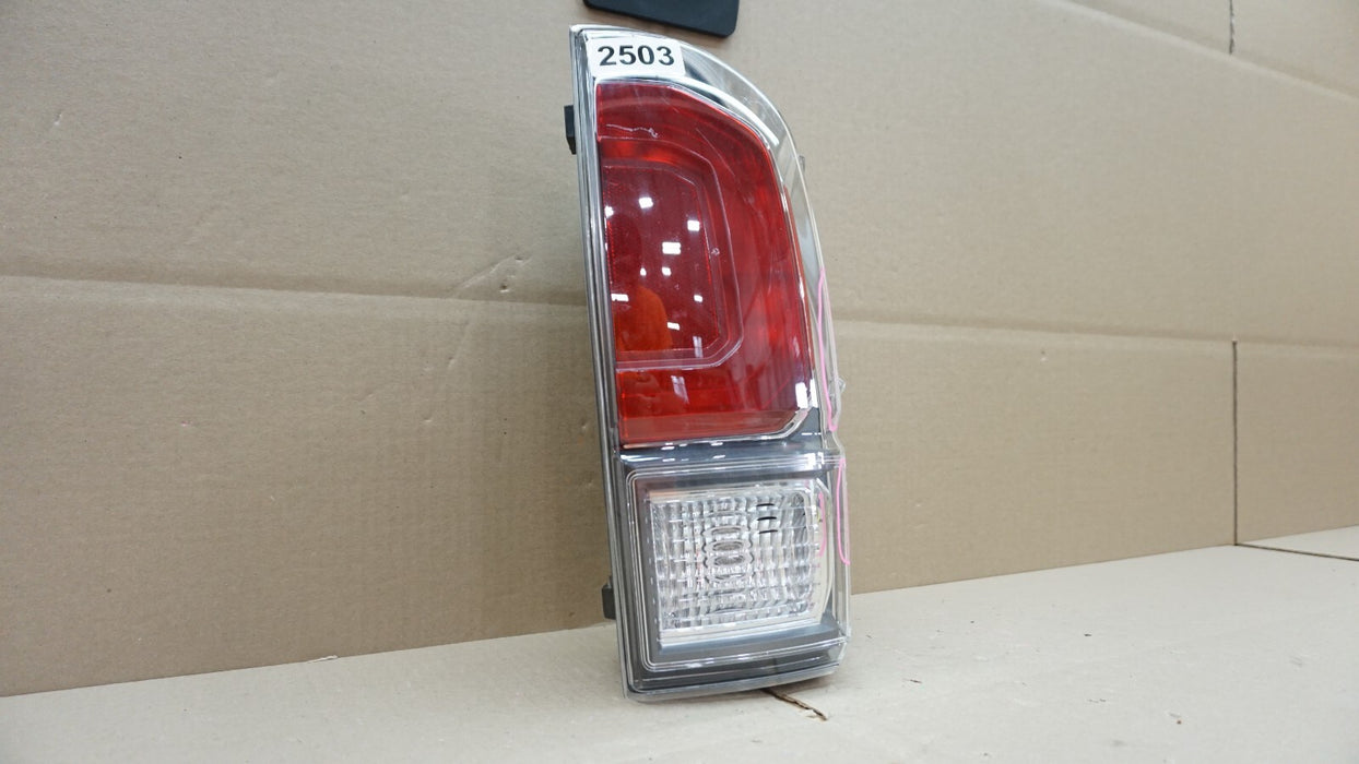2015-2019 TOYOTA TACOMA REAR RIGHT PASSENGER SIDE TAIL LIGHT OEM 15 16 17 18 19