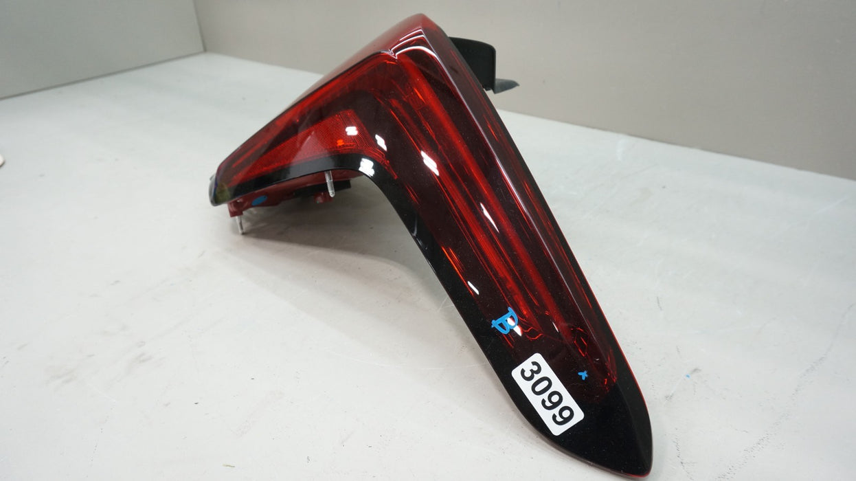 2020-2024 CADILLAC XT5 RIGHT PASSENGER TAIL LIGHT BRAKE STOP LAMP OEM 85008943