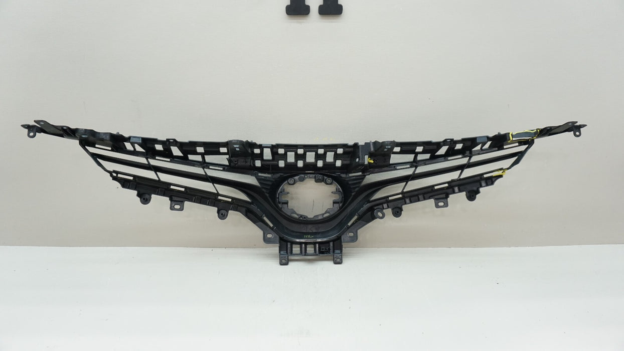 2018-2020 TOYOTA CAMRY XLE FRONT UPPER GRILLE OEM 18 19 20