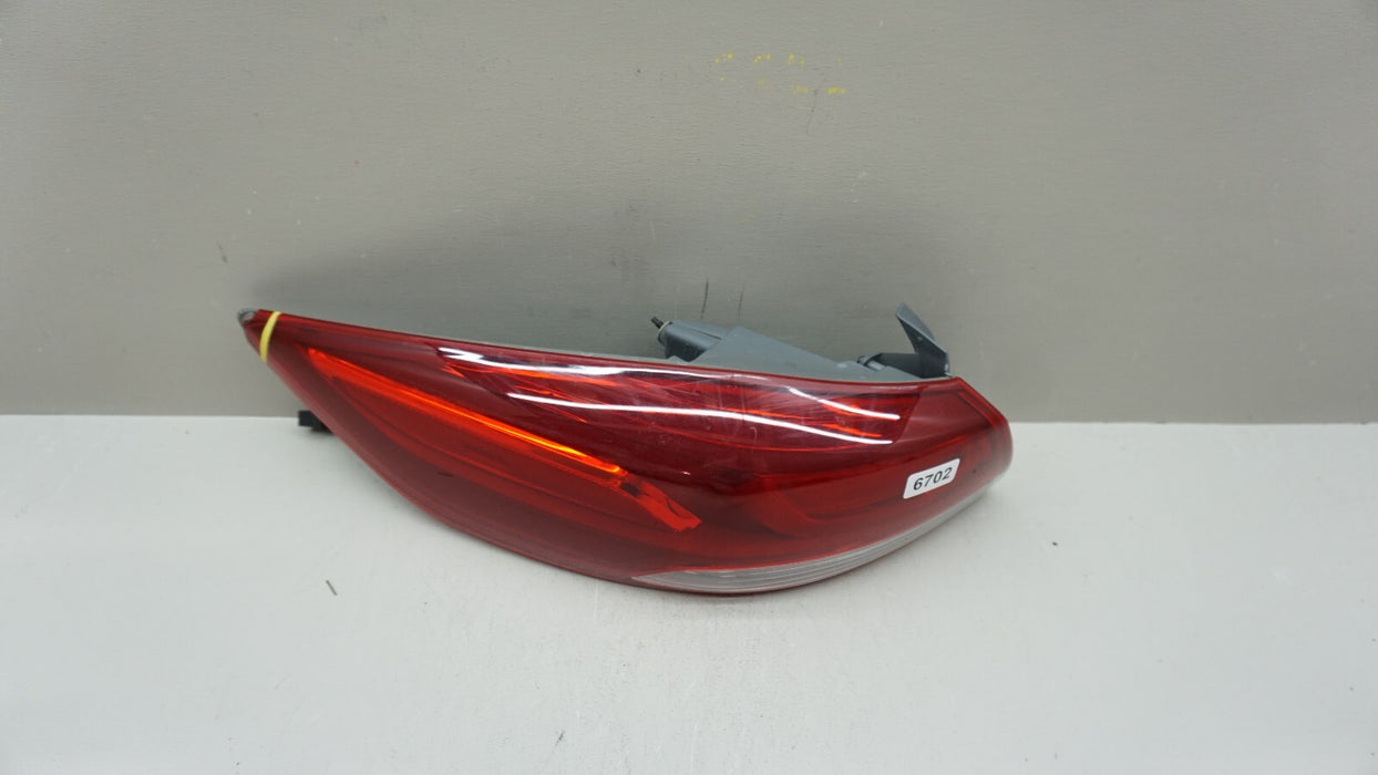 2017-2018 HYUNDAI ELANTRA REAR LEFT DRIVERS TAIL LIGHT 92401-F30 OEM 17 18