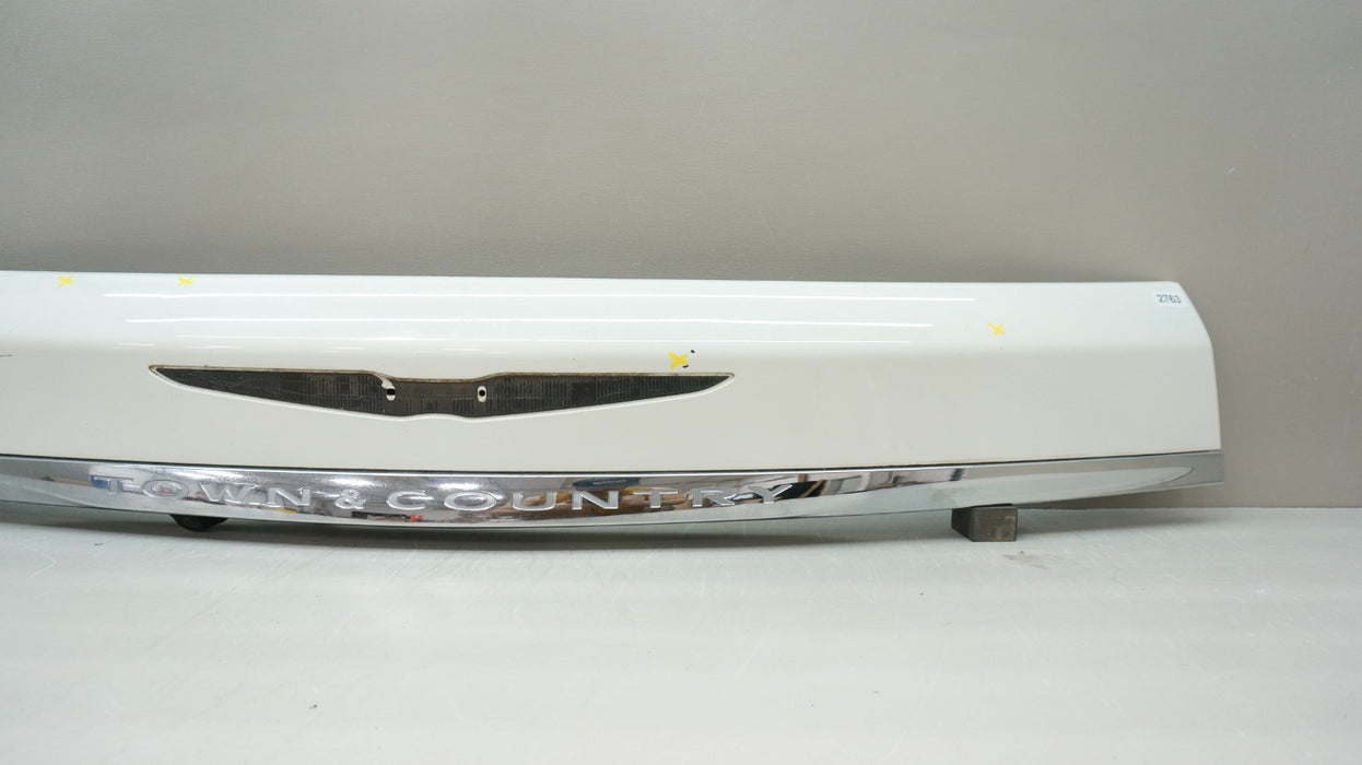 2011-2016 CHRYSLER TOWN & COUNTRY REAR LIFT GATE MOLDING W / CAMERA OEM