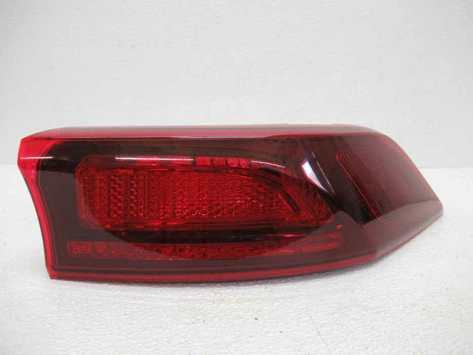2021-2022 KIA CARNIVAL LXS REAR RIGHT PASSENGER SIDE TAIL LIGHT LAMP 92402R0 OEM