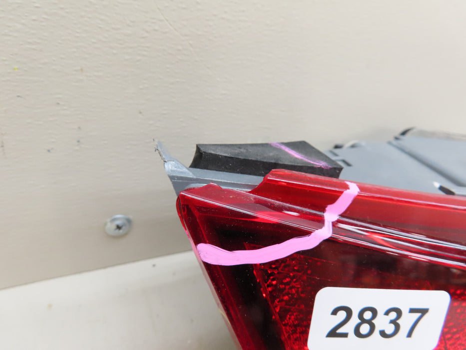 2021 2022 HYUNDAI ELANTRA REAR CENTER TAIL LIGHT LIFT GATE OEM LED 92409-AB000