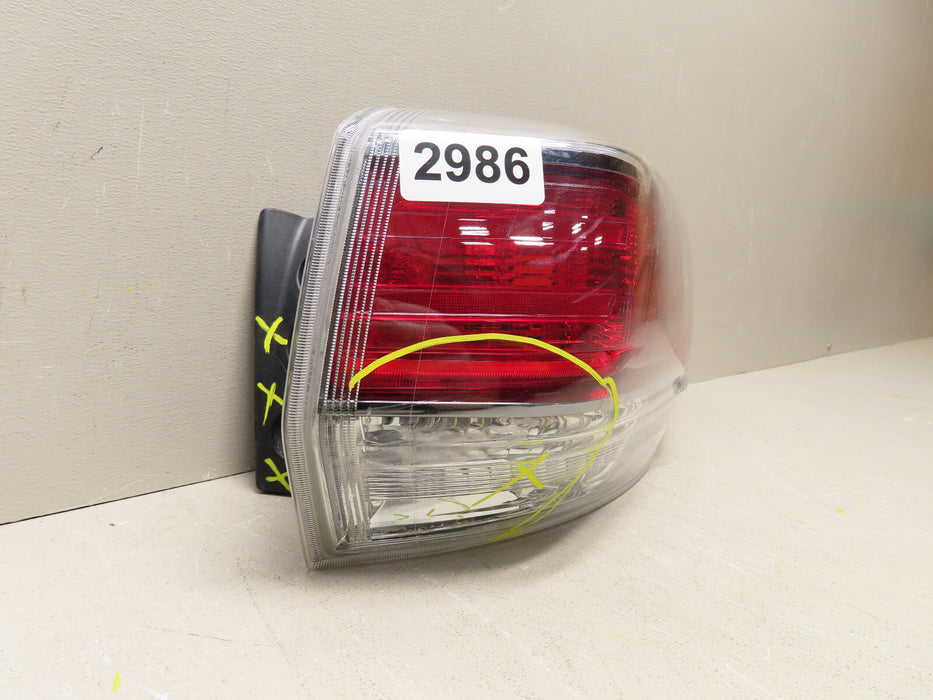 2014 2015 2016 TOYOTA HIGHLANDER REAR RIGHT TAIL LIGHT OEM OUTER HALOGEN