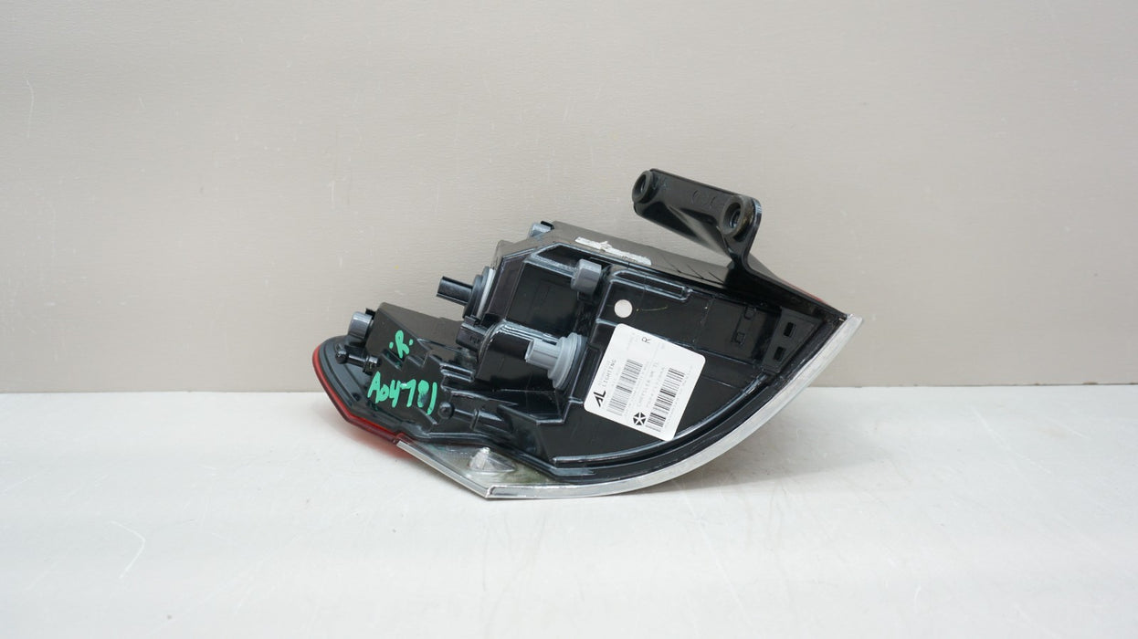 2014-2021 JEEP GRAND CHEROKEE REAR RIGHT PASSENGER SIDE OUTER TAIL LIGHT OEM