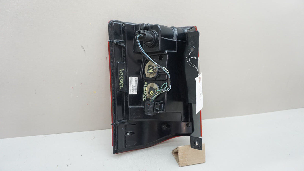 2011-2016 CHRYSLER TOWN & COUNTRY REAR RH RIGHT PASSENGER SIDE TAIL LIGHT OEM