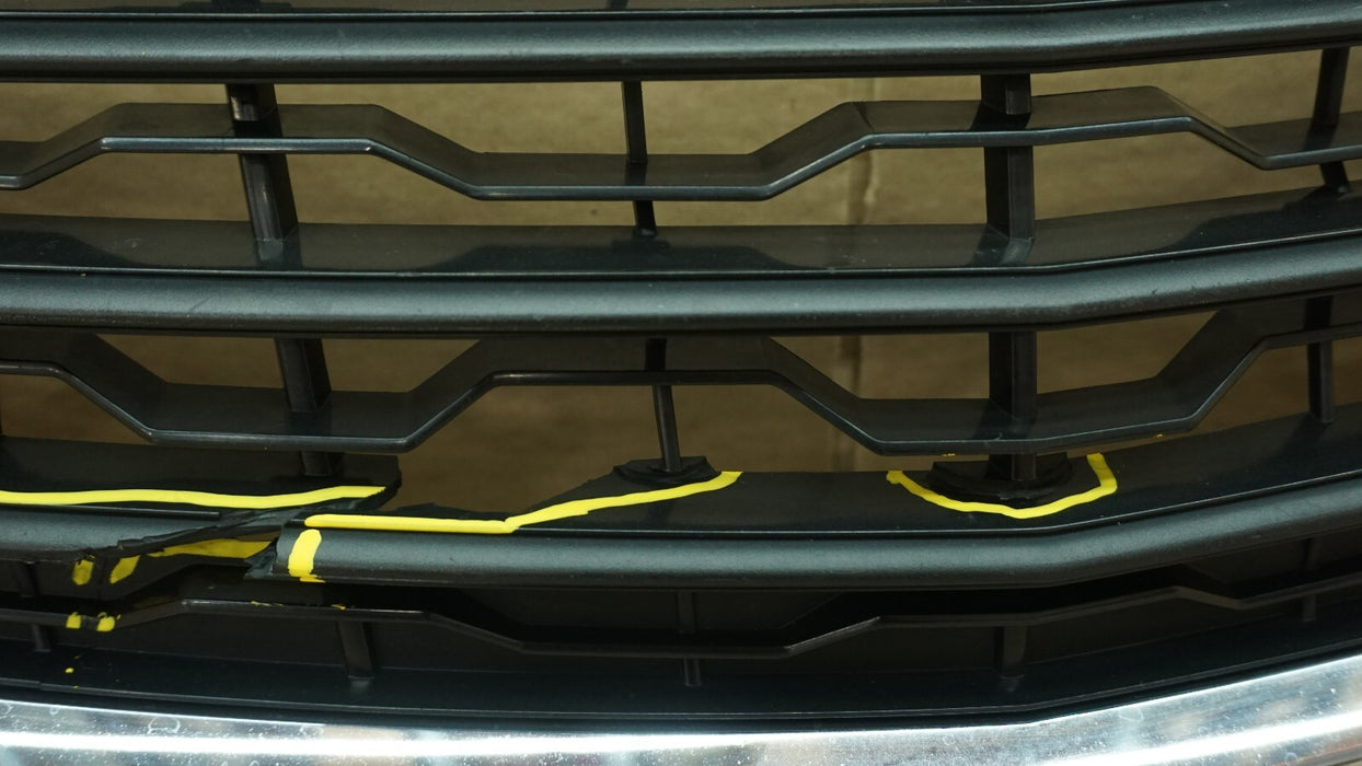 2015-2018 CHEVROLET CRUZE FRONT BUMPER CENTER GRILL GRILLE OEM 95405770 15 16