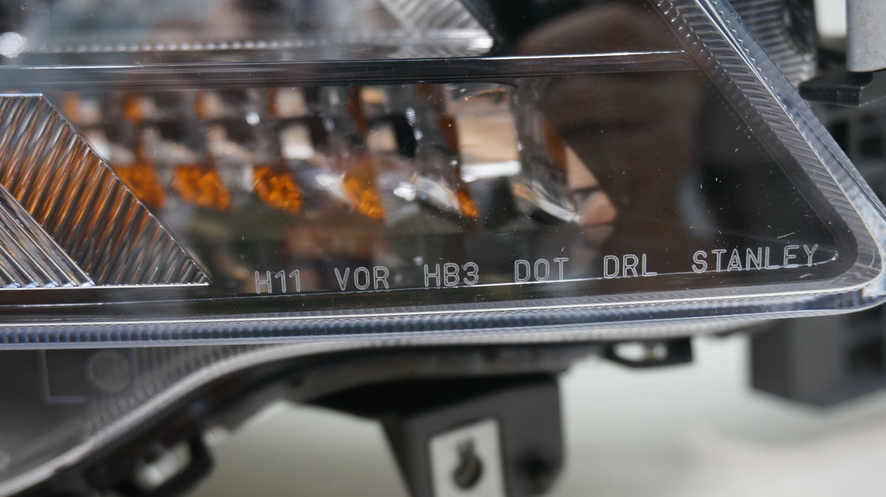 2018-2019 SUBARU OUTBACK FRONT RIGHT RH HALOGEN HEADLIGHT LAMP 84001AL10A OEM