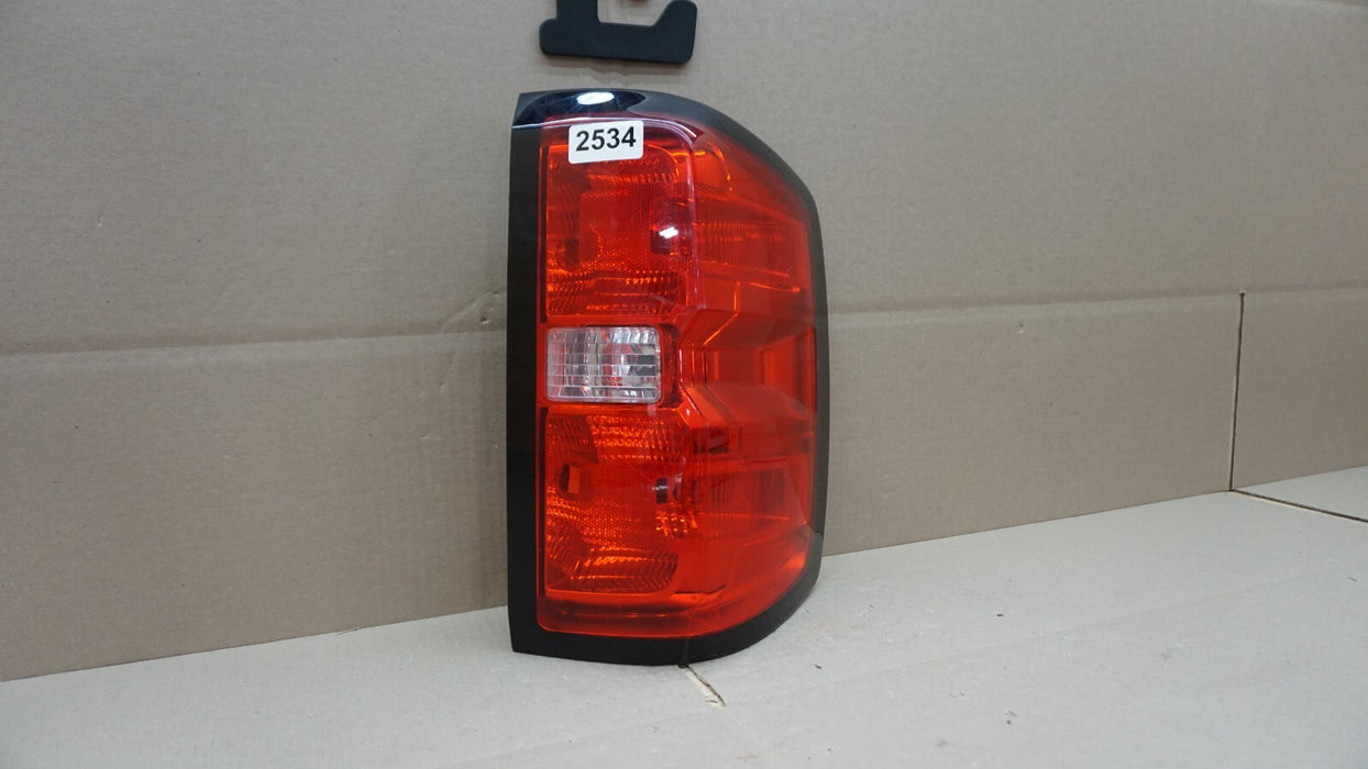 2014-2019 CHEVROLET SILVERADO REAR RIGHT PASSENGERS TAIL LIGHT OEM