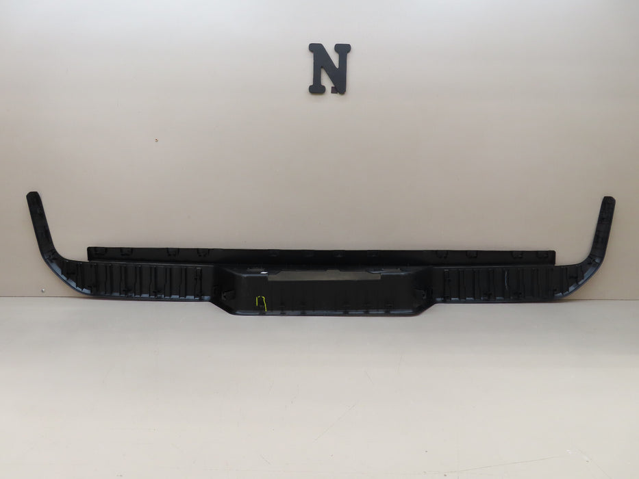 2019-2023 GMC-CHEVROLET 1500 2500 3500 REAR FASCIA STEP PAD BUMPER COVER OEM