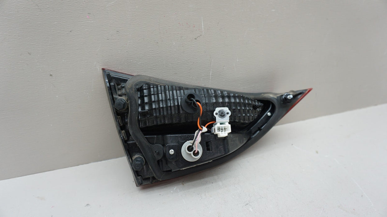 2014-2016 HYUNDAI ELANTRA REAR RIGHT SIDE INNER TAIL LIGHT LAMP OEM 92404-3X2