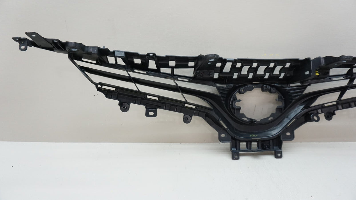 2018-2020 TOYOTA CAMRY XLE FRONT UPPER GRILLE OEM 18 19 20