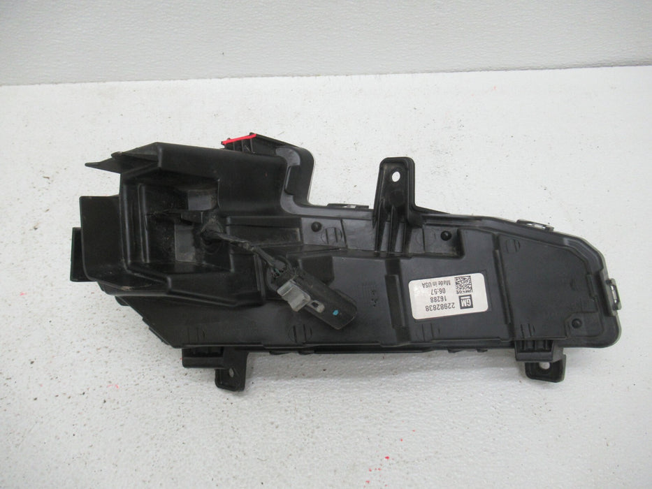 2016-2018 CHEVROLET MALIBU FRONT RIGHT PASSENGER SIDE FOG LIGHT LAMP LENS OEM