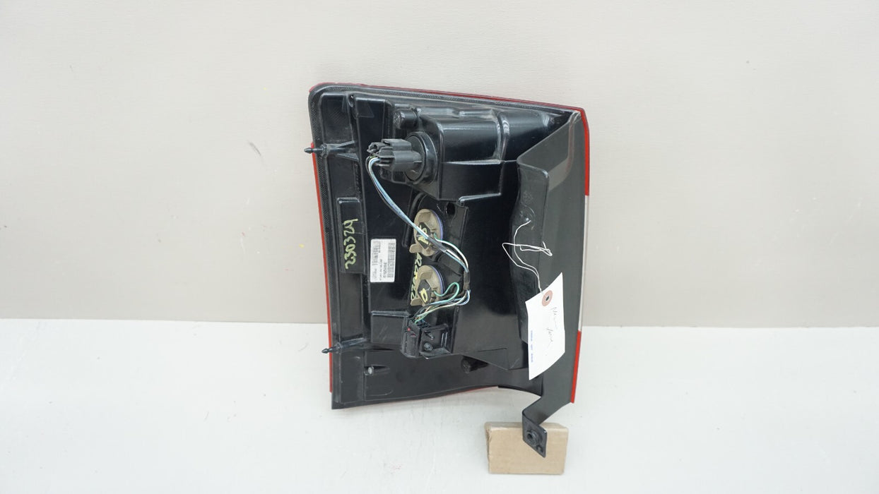 2011-2016 CHRYSLER TOWN & COUNTRY REAR RH RIGHT PASSENGER SIDE TAIL LIGHT OEM