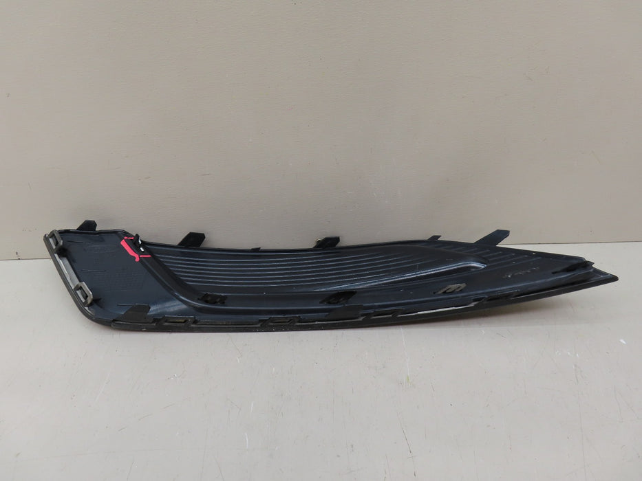 2017-2018 FORD FUSION FRONT BUMPER  RIGHT PASSENGER SIDE FOG LIGHT COVER OEM