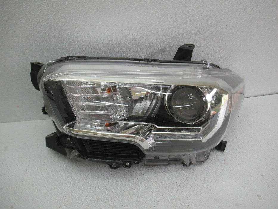 2016-2020 TOYOTA TACOMA FRONT LEFT DRIVER SIDE HEADLIGHT HEADLAMP HALOGEN OEM