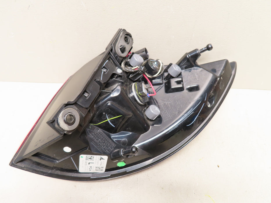 2017 2018 2019 CHRYSLER PACIFICA OUTER LEFT DRIVER SIDE TAIL LIGHT OEM