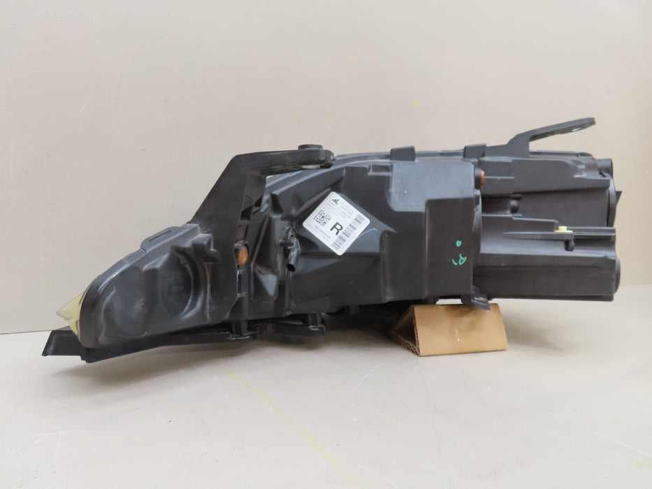 2017-2019 CHRYSLER PACIFICA FRONT RIGHT HEADLIGHT LAMP HALOGEN OEM 68228946AD