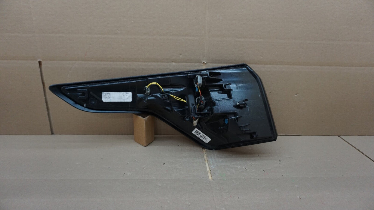 2017-2018 FORD ESCAPE REAR RH RIGHT PASSENGER SIDE OUTER TAIL LIGHT OEM